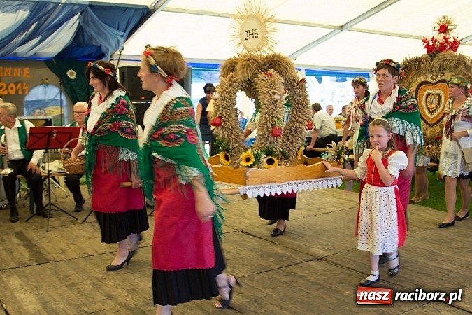 Zdjęcie w galerii na portalu naszraciborz.pl: Trudne żniwa, piękne dożynki. Gmina Rudnik świętowała w Gamowie wiadomości z regionu