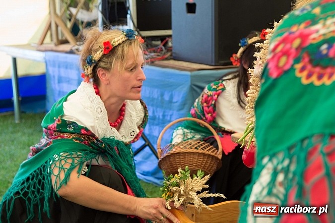 Zdjęcie w galerii na portalu naszraciborz.pl: Trudne żniwa, piękne dożynki. Gmina Rudnik świętowała w Gamowie wiadomości z regionu