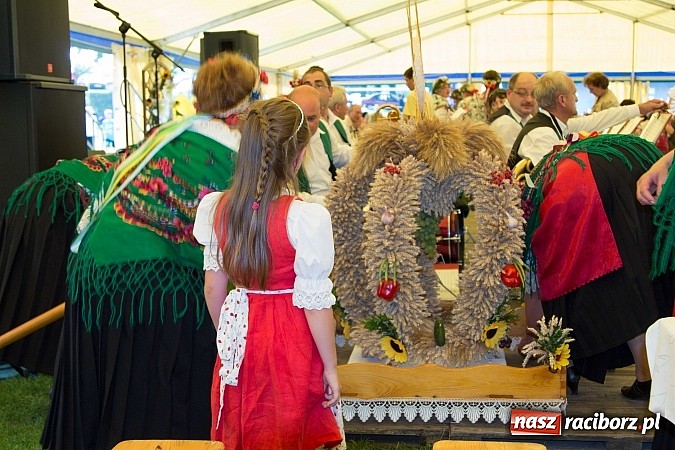 Zdjęcie w galerii na portalu naszraciborz.pl: Trudne żniwa, piękne dożynki. Gmina Rudnik świętowała w Gamowie wiadomości z regionu