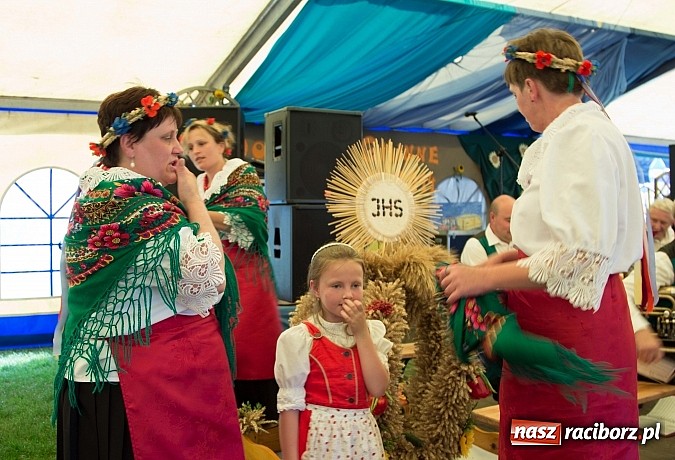 Zdjęcie w galerii na portalu naszraciborz.pl: Trudne żniwa, piękne dożynki. Gmina Rudnik świętowała w Gamowie wiadomości z regionu