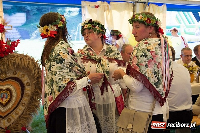 Zdjęcie w galerii na portalu naszraciborz.pl: Trudne żniwa, piękne dożynki. Gmina Rudnik świętowała w Gamowie wiadomości z regionu