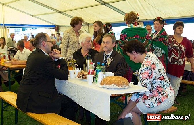 Zdjęcie w galerii na portalu naszraciborz.pl: Trudne żniwa, piękne dożynki. Gmina Rudnik świętowała w Gamowie wiadomości z regionu