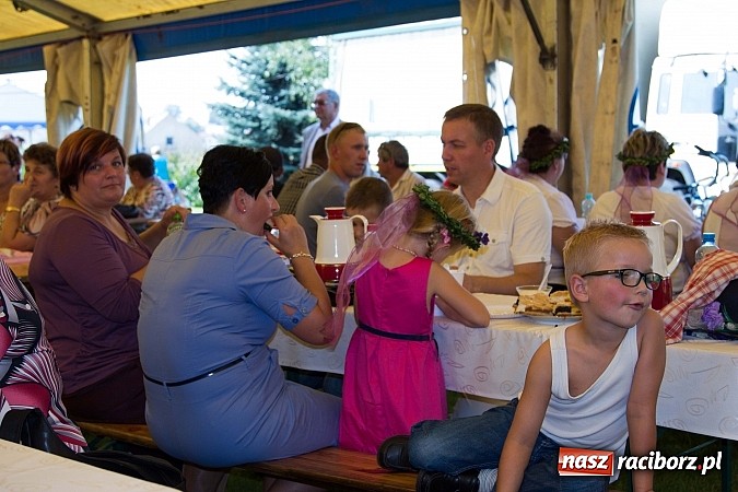Zdjęcie w galerii na portalu naszraciborz.pl: Trudne żniwa, piękne dożynki. Gmina Rudnik świętowała w Gamowie wiadomości z regionu