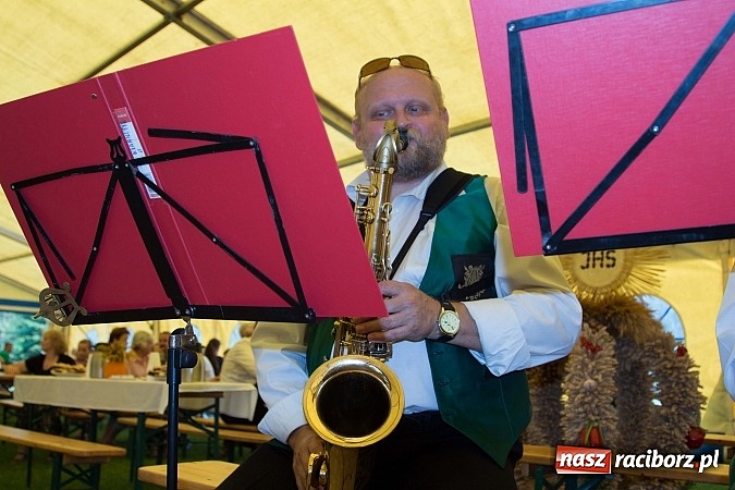 Zdjęcie w galerii na portalu naszraciborz.pl: Trudne żniwa, piękne dożynki. Gmina Rudnik świętowała w Gamowie wiadomości z regionu