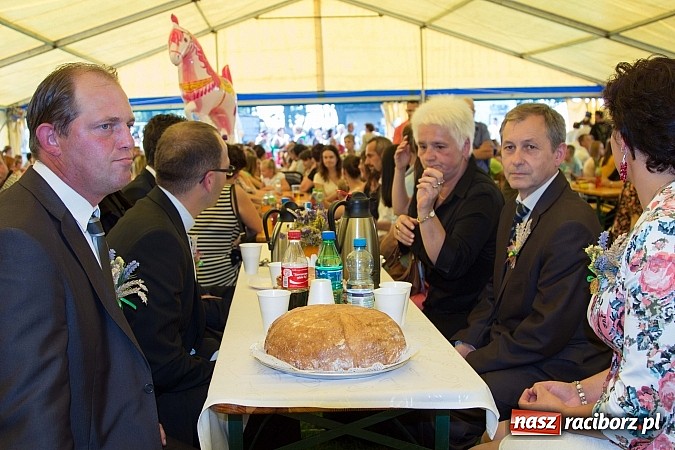 Zdjęcie w galerii na portalu naszraciborz.pl: Trudne żniwa, piękne dożynki. Gmina Rudnik świętowała w Gamowie wiadomości z regionu