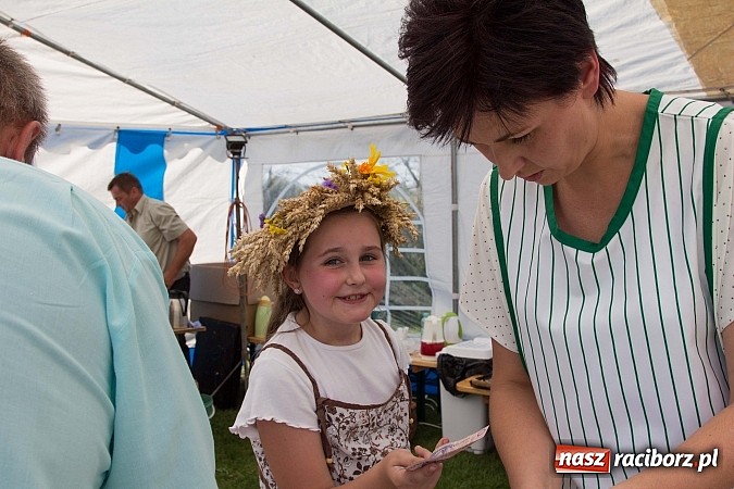 Zdjęcie w galerii na portalu naszraciborz.pl: Trudne żniwa, piękne dożynki. Gmina Rudnik świętowała w Gamowie wiadomości z regionu