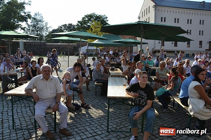 Zdjęcie w galerii na portalu naszraciborz.pl: Niedzielne popołudnie na raciborskim zamku wiadomości z regionu