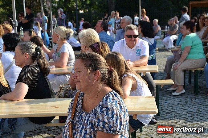 Zdjęcie w galerii na portalu naszraciborz.pl: Niedzielne popołudnie na raciborskim zamku wiadomości z regionu