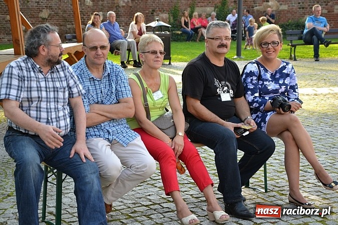 Zdjęcie w galerii na portalu naszraciborz.pl: Niedzielne popołudnie na raciborskim zamku wiadomości z regionu