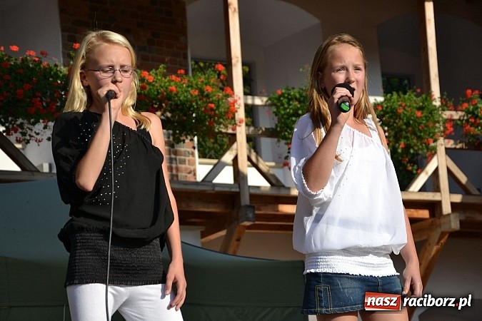 Zdjęcie w galerii na portalu naszraciborz.pl: Niedzielne popołudnie na raciborskim zamku wiadomości z regionu