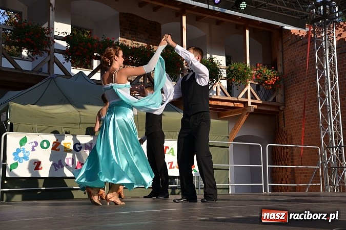 Zdjęcie w galerii na portalu naszraciborz.pl: Niedzielne popołudnie na raciborskim zamku wiadomości z regionu