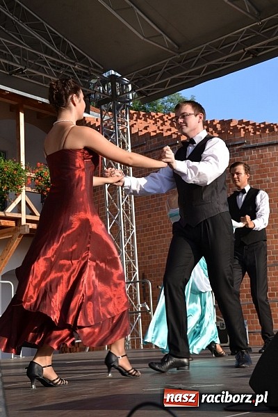 Zdjęcie w galerii na portalu naszraciborz.pl: Niedzielne popołudnie na raciborskim zamku wiadomości z regionu