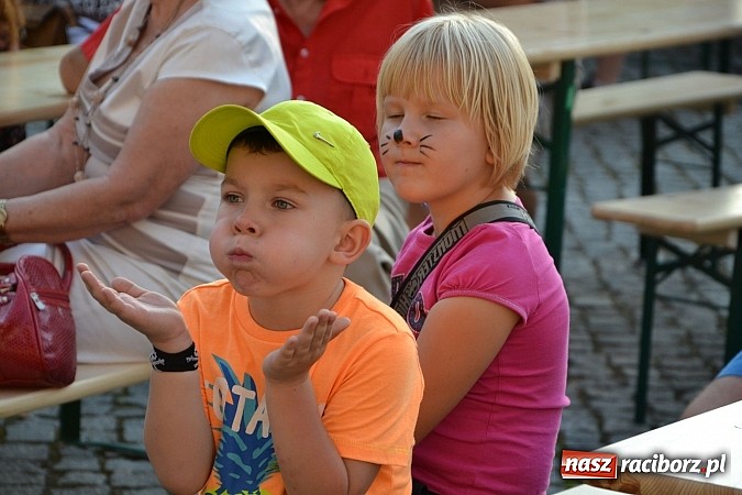 Zdjęcie w galerii na portalu naszraciborz.pl: Niedzielne popołudnie na raciborskim zamku wiadomości z regionu