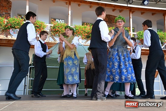 Zdjęcie w galerii na portalu naszraciborz.pl: Niedzielne popołudnie na raciborskim zamku wiadomości z regionu