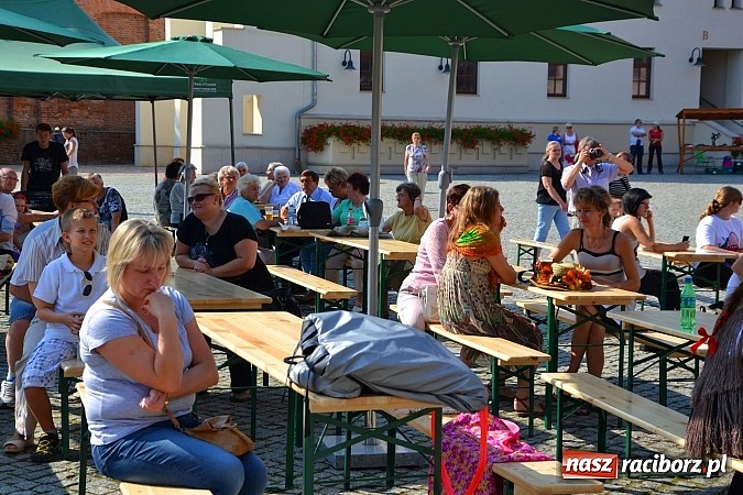 Zdjęcie w galerii na portalu naszraciborz.pl: Niedzielne popołudnie na raciborskim zamku wiadomości z regionu