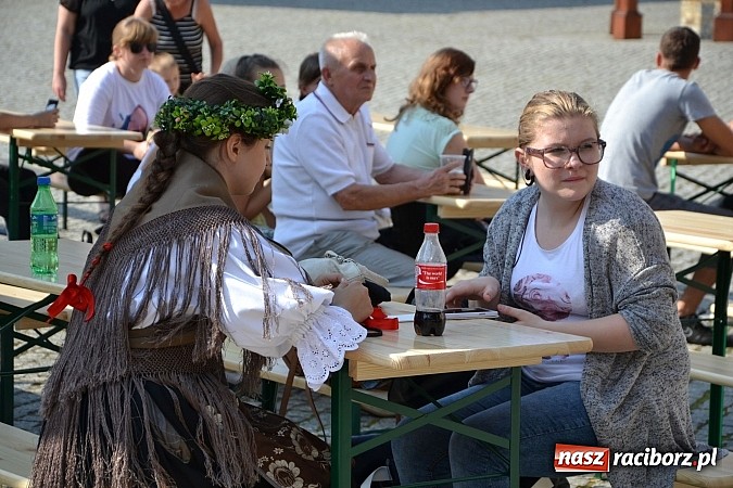 Zdjęcie w galerii na portalu naszraciborz.pl: Niedzielne popołudnie na raciborskim zamku wiadomości z regionu