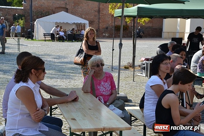 Zdjęcie w galerii na portalu naszraciborz.pl: Niedzielne popołudnie na raciborskim zamku wiadomości z regionu