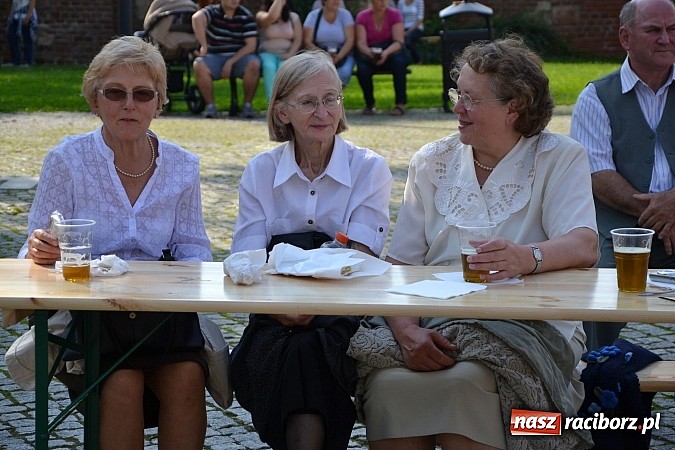 Zdjęcie w galerii na portalu naszraciborz.pl: Niedzielne popołudnie na raciborskim zamku wiadomości z regionu