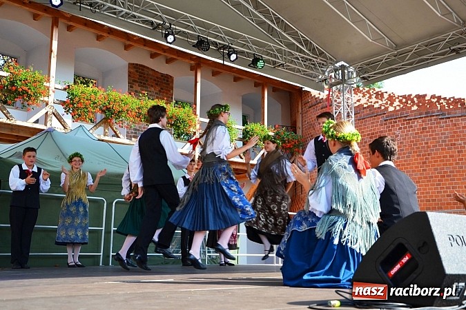 Zdjęcie w galerii na portalu naszraciborz.pl: Niedzielne popołudnie na raciborskim zamku wiadomości z regionu