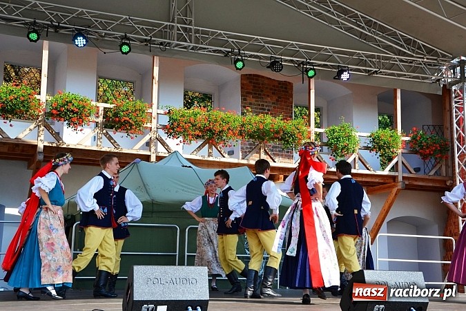 Zdjęcie w galerii na portalu naszraciborz.pl: Niedzielne popołudnie na raciborskim zamku wiadomości z regionu