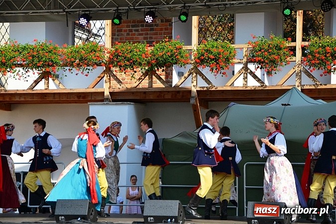 Zdjęcie w galerii na portalu naszraciborz.pl: Niedzielne popołudnie na raciborskim zamku wiadomości z regionu