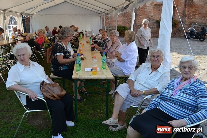 Zdjęcie w galerii na portalu naszraciborz.pl: Niedzielne popołudnie na raciborskim zamku wiadomości z regionu