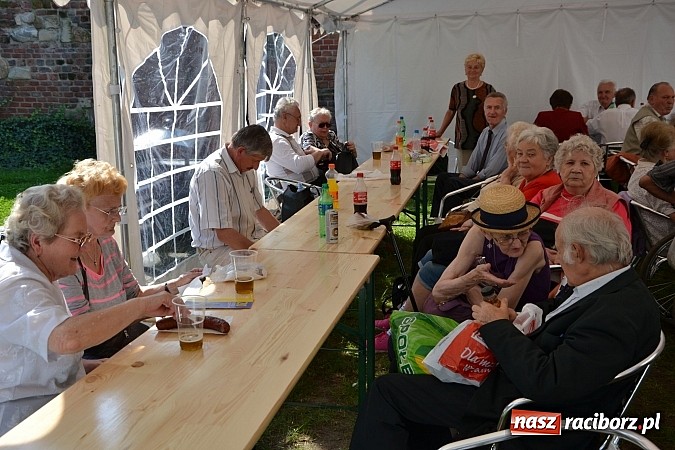 Zdjęcie w galerii na portalu naszraciborz.pl: Niedzielne popołudnie na raciborskim zamku wiadomości z regionu