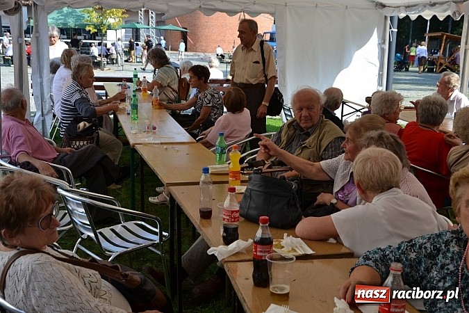 Zdjęcie w galerii na portalu naszraciborz.pl: Niedzielne popołudnie na raciborskim zamku wiadomości z regionu