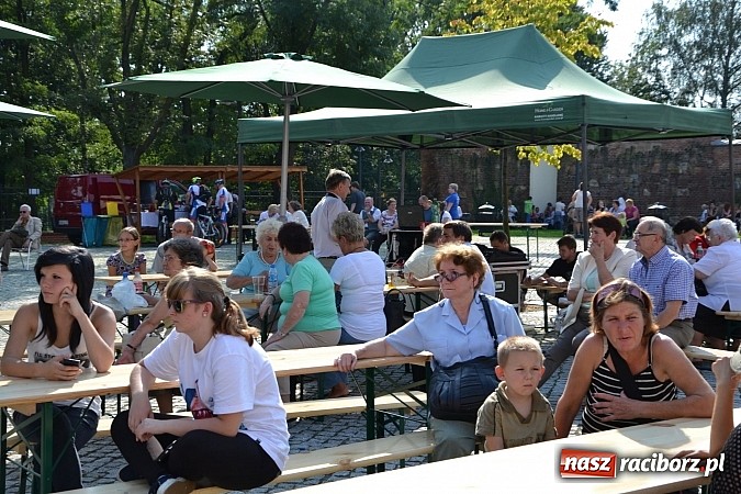 Zdjęcie w galerii na portalu naszraciborz.pl: Niedzielne popołudnie na raciborskim zamku wiadomości z regionu