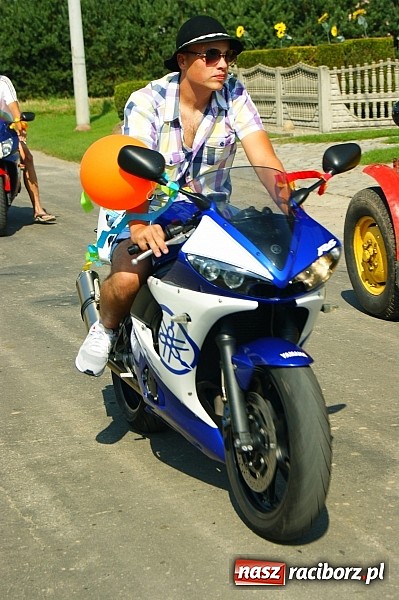 Zdjęcie w galerii na portalu naszraciborz.pl: Wesoły korowód na dożynkach w Makowie wiadomości z regionu