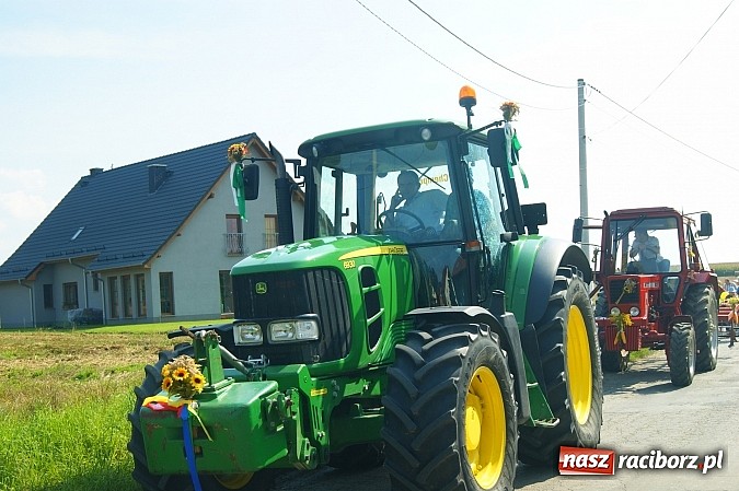Zdjęcie w galerii na portalu naszraciborz.pl: Wesoły korowód na dożynkach w Makowie wiadomości z regionu