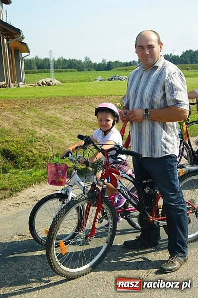 Zdjęcie w galerii na portalu naszraciborz.pl: Wesoły korowód na dożynkach w Makowie wiadomości z regionu