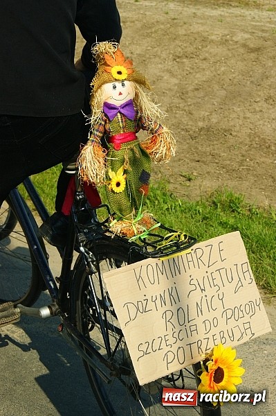 Zdjęcie w galerii na portalu naszraciborz.pl: Wesoły korowód na dożynkach w Makowie wiadomości z regionu