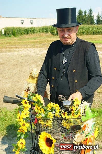 Zdjęcie w galerii na portalu naszraciborz.pl: Wesoły korowód na dożynkach w Makowie wiadomości z regionu