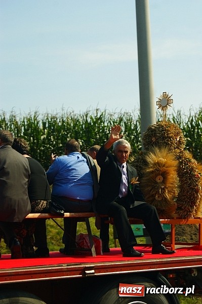 Zdjęcie w galerii na portalu naszraciborz.pl: Wesoły korowód na dożynkach w Makowie wiadomości z regionu