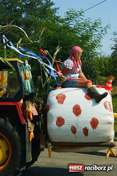 Zdjęcie w galerii na portalu naszraciborz.pl: Wesoły korowód na dożynkach w Makowie wiadomości z regionu