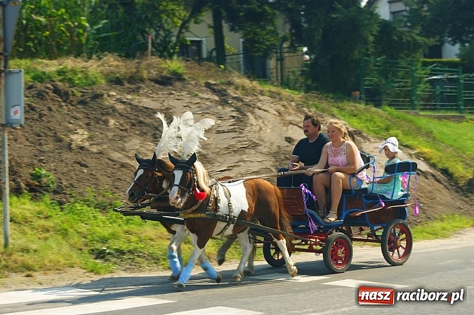Zdjęcie w galerii na portalu naszraciborz.pl: Wesoły korowód na dożynkach w Makowie wiadomości z regionu