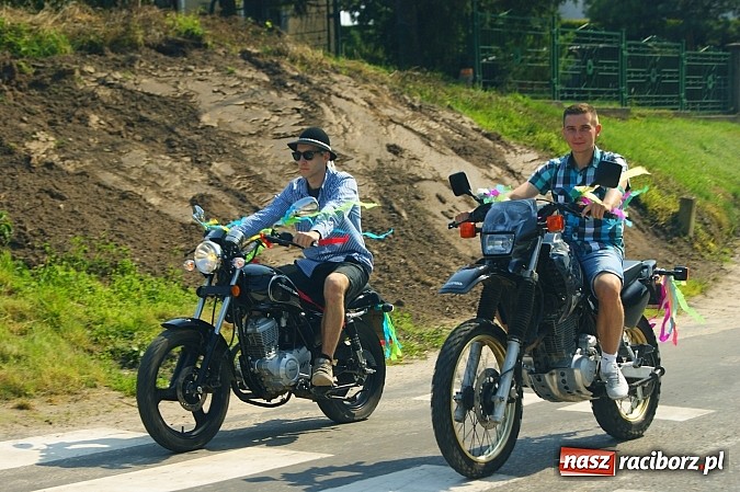 Zdjęcie w galerii na portalu naszraciborz.pl: Wesoły korowód na dożynkach w Makowie wiadomości z regionu