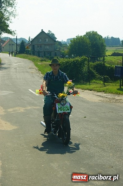 Zdjęcie w galerii na portalu naszraciborz.pl: Wesoły korowód na dożynkach w Makowie wiadomości z regionu
