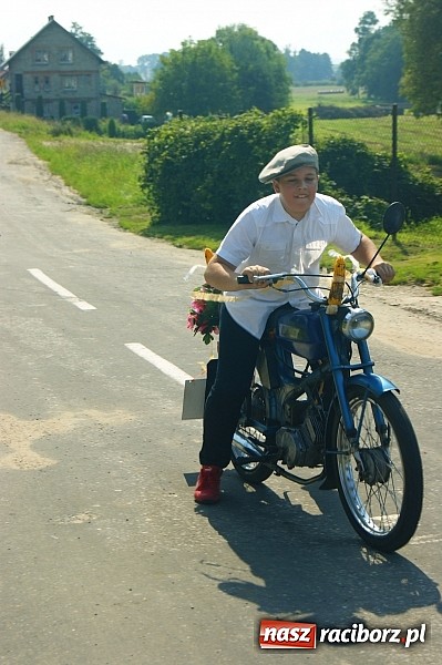 Zdjęcie w galerii na portalu naszraciborz.pl: Wesoły korowód na dożynkach w Makowie wiadomości z regionu