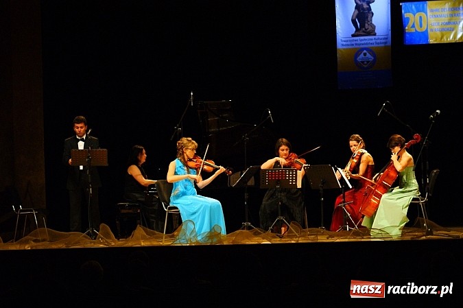 Zdjęcie w galerii na portalu naszraciborz.pl: Muzyka klasyczna w RCK na 20-lecie pomnika Josepha von Eichendorffa wiadomości z regionu