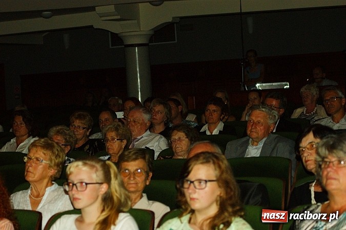 Zdjęcie w galerii na portalu naszraciborz.pl: Muzyka klasyczna w RCK na 20-lecie pomnika Josepha von Eichendorffa wiadomości z regionu