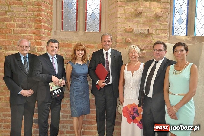 Zdjęcie w galerii na portalu naszraciborz.pl: Książę raciborski odwiedził zamek wiadomości z regionu