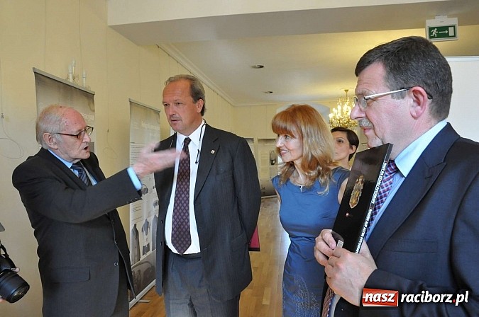 Zdjęcie w galerii na portalu naszraciborz.pl: Książę raciborski odwiedził zamek wiadomości z regionu