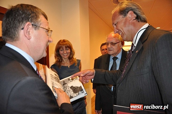 Zdjęcie w galerii na portalu naszraciborz.pl: Książę raciborski odwiedził zamek wiadomości z regionu