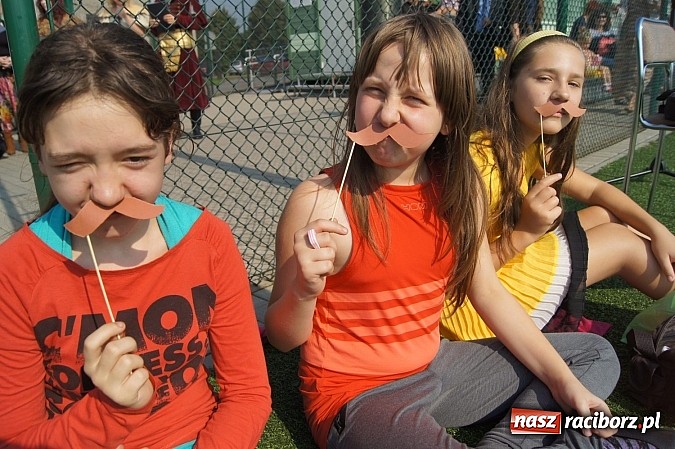 Zdjęcie w galerii na portalu naszraciborz.pl: Z wąsami Skrzetuskiego na Narodowym Czytaniu w Nędzy wiadomości z regionu