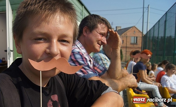 Zdjęcie w galerii na portalu naszraciborz.pl: Z wąsami Skrzetuskiego na Narodowym Czytaniu w Nędzy wiadomości z regionu