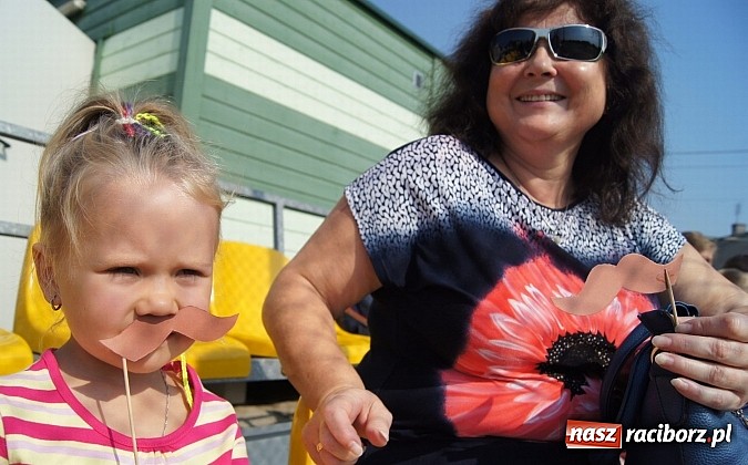 Zdjęcie w galerii na portalu naszraciborz.pl: Z wąsami Skrzetuskiego na Narodowym Czytaniu w Nędzy wiadomości z regionu