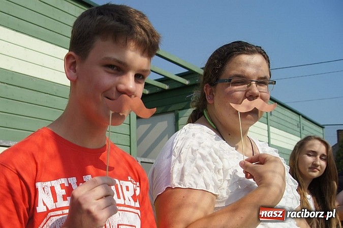 Zdjęcie w galerii na portalu naszraciborz.pl: Z wąsami Skrzetuskiego na Narodowym Czytaniu w Nędzy wiadomości z regionu
