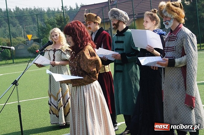 Zdjęcie w galerii na portalu naszraciborz.pl: Z wąsami Skrzetuskiego na Narodowym Czytaniu w Nędzy wiadomości z regionu